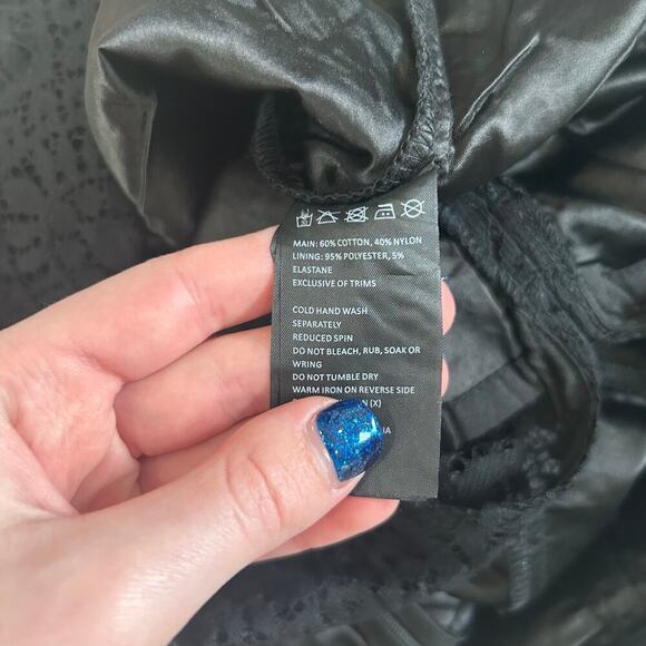 Bardot Black Lace V-Neck Bodycon Lace Dress Strappy Cocktail Party Size 4/XS - Picture 7 of 7